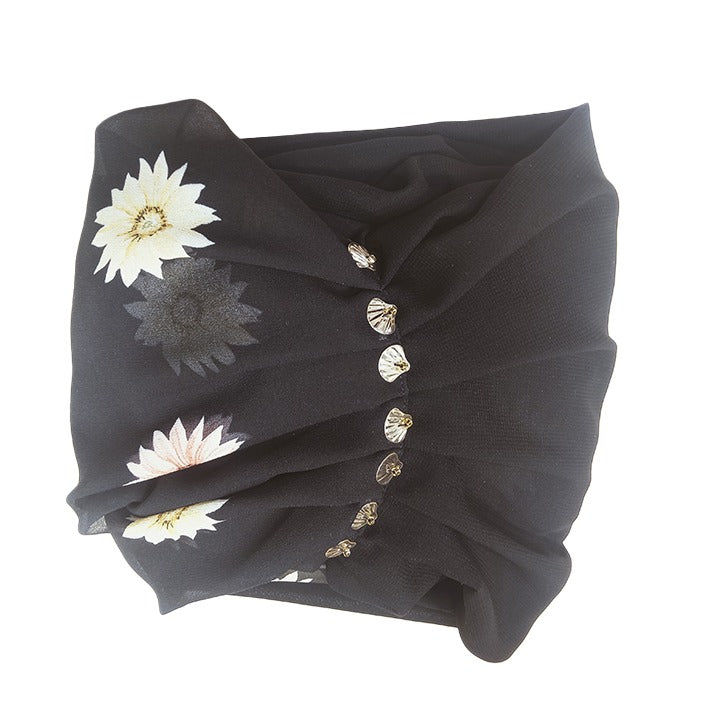 DAISIES ON BLACK